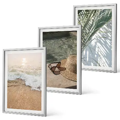 Triptykon med strandmotiv billede af strandhat og solbriller med ramme