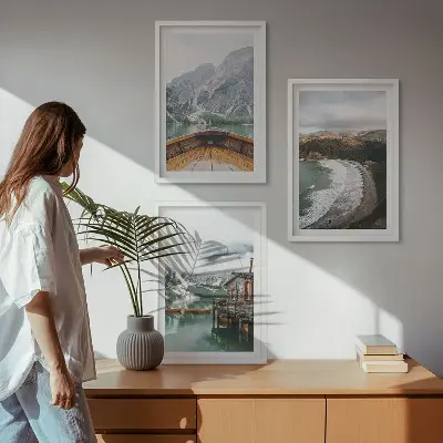 Billedsæt til soveværelset med motiv af bjerge, sø, båd og strandlandskab