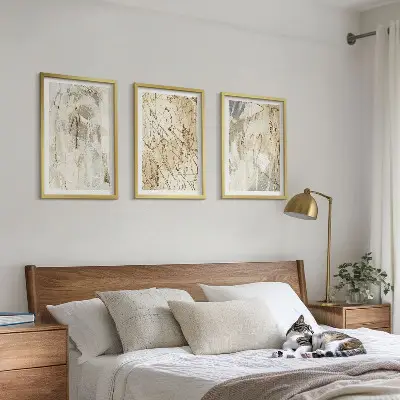 Billedsæt til soveværelset med abstrakte mønstre i beige og grå