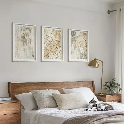 Billedsæt til soveværelset med abstrakte mønstre i beige og grå