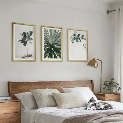 Billedvæg inspiration med grønne planter i minimalistisk stil