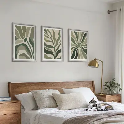 Triptykonbilleder med ramme med grønne og beige plantemønstre