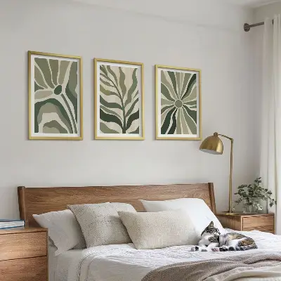Triptykonbilleder med ramme med grønne og beige plantemønstre