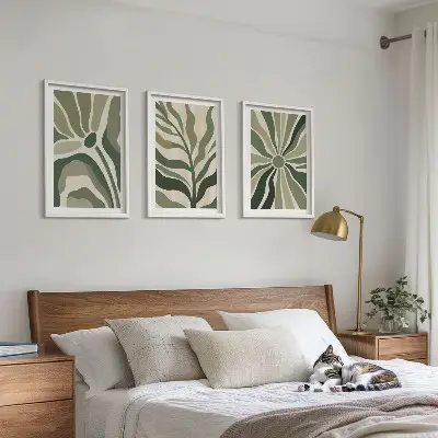 Triptykonbilleder med ramme med grønne og beige plantemønstre