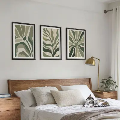 Triptykonbilleder med ramme med grønne og beige plantemønstre