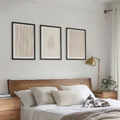Billedsæt til soveværelset med beige plantemønstre