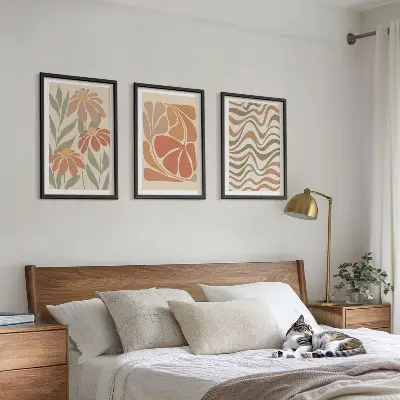 Billedsæt til soveværelset med abstrakte pastelblomster