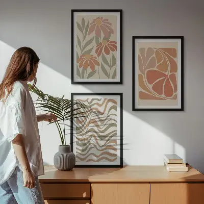 Billedsæt til soveværelset med abstrakte pastelblomster