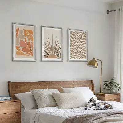Billedsæt til soveværelset med sol og boho-pastelfigurer