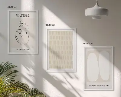 Triptykon med ramme med hvide og beige linjer og former