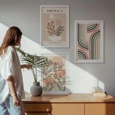 Billedvæg med abstrakte planter i pastelfarver