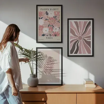 Billedsæt til soveværelset med blomsterblade og geometriske mønstre