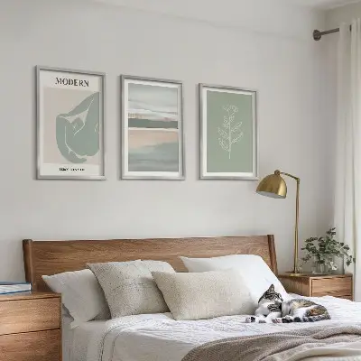 Billedvæg med abstrakte pastelfarvede planteformer inspiration til billedvæg