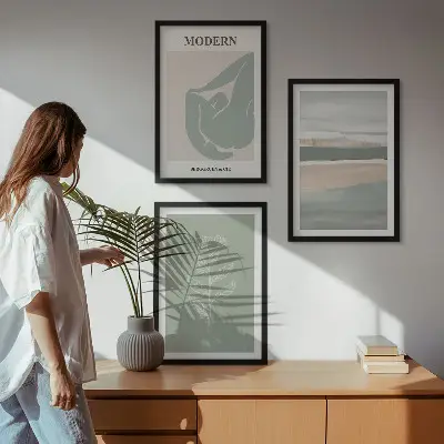 Billedvæg med abstrakte pastelfarvede planteformer inspiration til billedvæg