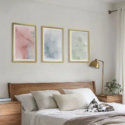 Billedvæg med akvarelstrukturer pastelfarvede motiver til inspiration