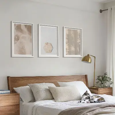 Billedsæt til soveværelset med subtile boho-teksturer i naturfarver