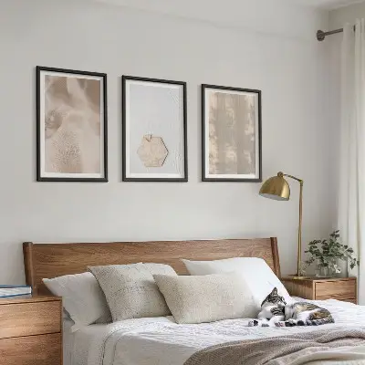 Billedsæt til soveværelset med subtile boho-teksturer i naturfarver