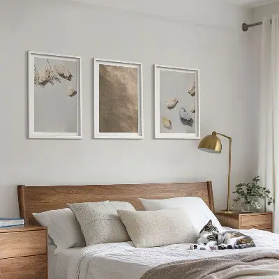 Billedsæt til soveværelset med motiv af naturlige stenstrandsstrukturer