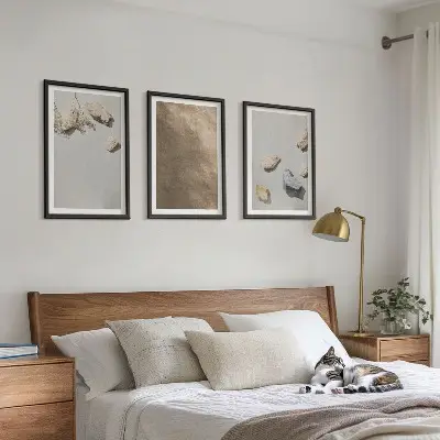 Billedsæt til soveværelset med motiv af naturlige stenstrandsstrukturer