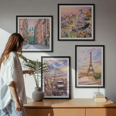 Billedvæg over sofa New York, Paris, Oia og Warszawa i tusmørke