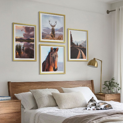 Billedvæg over sofa Bjerglandskaber rensdyr hest vej