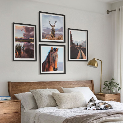 Billedvæg over sofa Bjerglandskaber rensdyr hest vej