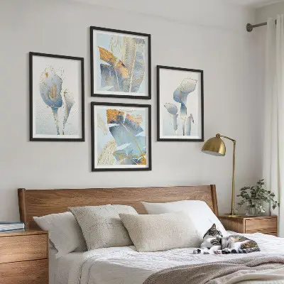 Billedsæt med ramme blå blomster på baggrund