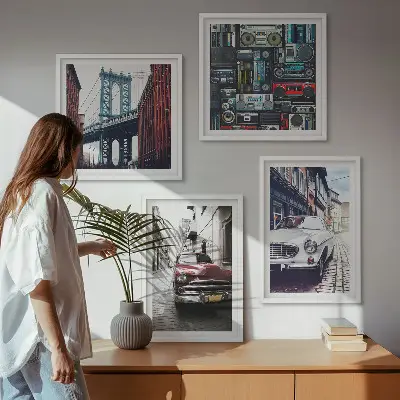 Billedvæg over sofa med retro motiv af gamle biler i Brooklyn