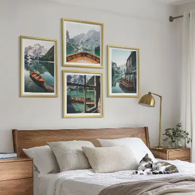 Hus ved bjergsøen billedsæt med ramme