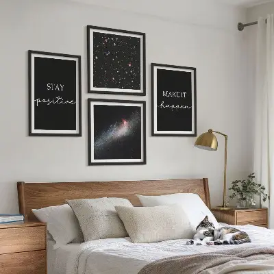 Billedvæg til over sofaen med motiverende slogans, stjerner og rumtempo