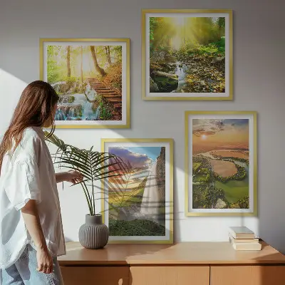 Billedvæg over sofa med motiv af Orange Mountain-vandfaldet