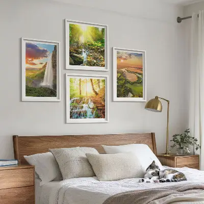 Billedvæg over sofa med motiv af Orange Mountain-vandfaldet