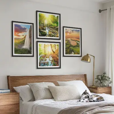 Billedvæg over sofa med motiv af Orange Mountain-vandfaldet