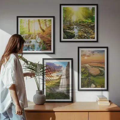 Billedvæg over sofa med motiv af Orange Mountain-vandfaldet