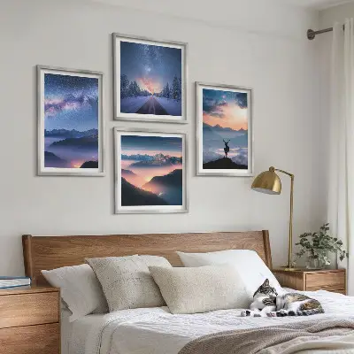 Billedsæt med ramme med motiv af nattehimmel, bjerge, tåge og hjorte
