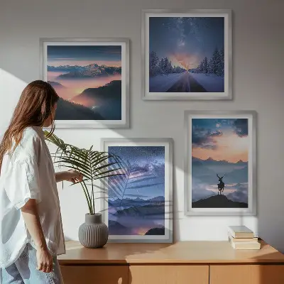 Billedsæt med ramme med motiv af nattehimmel, bjerge, tåge og hjorte