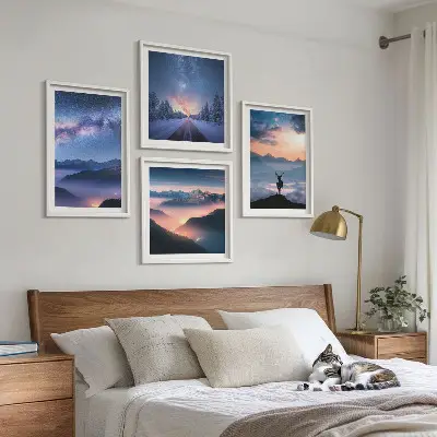Billedsæt med ramme med motiv af nattehimmel, bjerge, tåge og hjorte