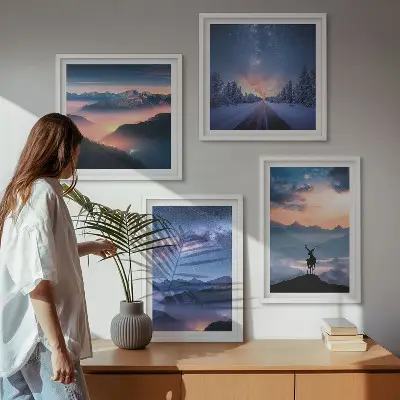 Billedsæt med ramme med motiv af nattehimmel, bjerge, tåge og hjorte