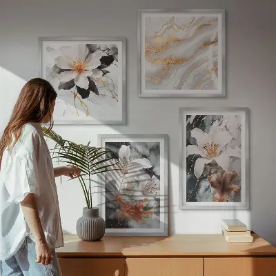 Billedvæg over sofa med blomster i hvid og sort marmor