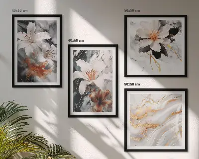 Billedvæg over sofa med blomster i hvid og sort marmor
