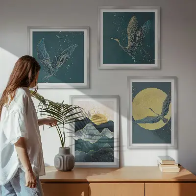 Billedsæt med ramme med motiv af traner, måne og bjerge