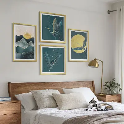 Billedsæt med ramme med motiv af traner, måne og bjerge