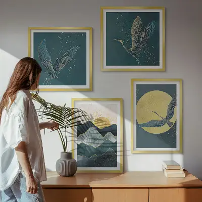 Billedsæt med ramme med motiv af traner, måne og bjerge