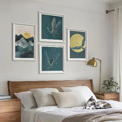 Billedsæt med ramme med motiv af traner, måne og bjerge