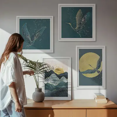Billedsæt med ramme med motiv af traner, måne og bjerge
