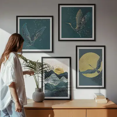 Billedsæt med ramme med motiv af traner, måne og bjerge