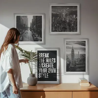 Billedvæg over sofa inspiration fra byens gader i sort og hvid