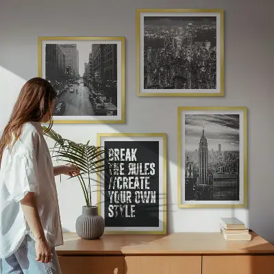 Billedvæg over sofa inspiration fra byens gader i sort og hvid