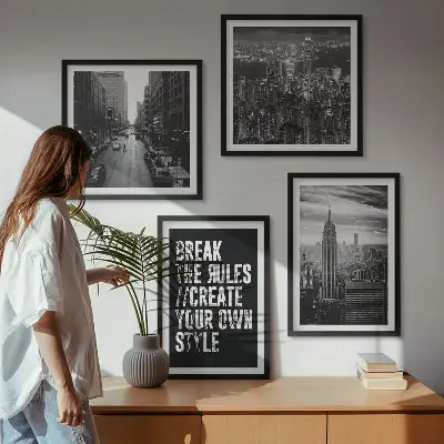 Billedvæg over sofa inspiration fra byens gader i sort og hvid
