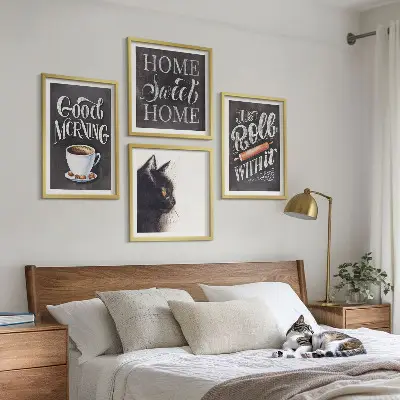 Billedvæg til over sofaen med katte- og køkkentema